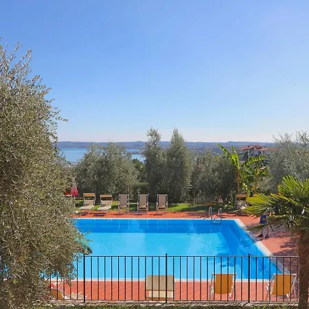 Holiday home Comfortable Holiday Home In Soiano Del Lago With Lakeview