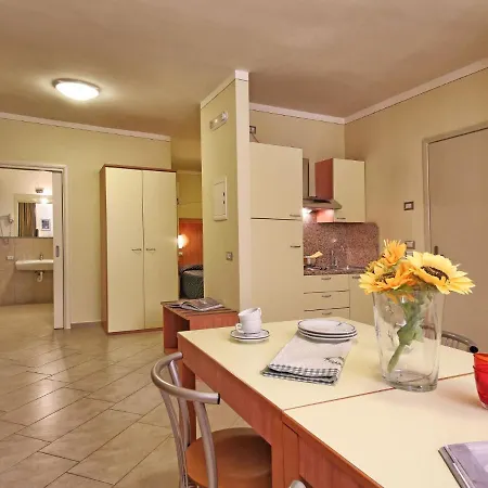 Comfortable Holiday Home In Soiano Del Lago With Lakeview