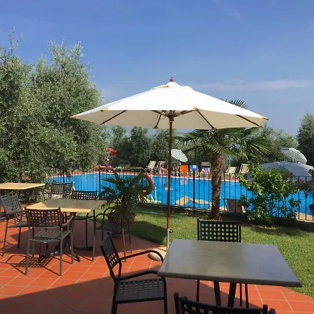 Comfortable Holiday Home In Soiano Del Lago With Lakeview