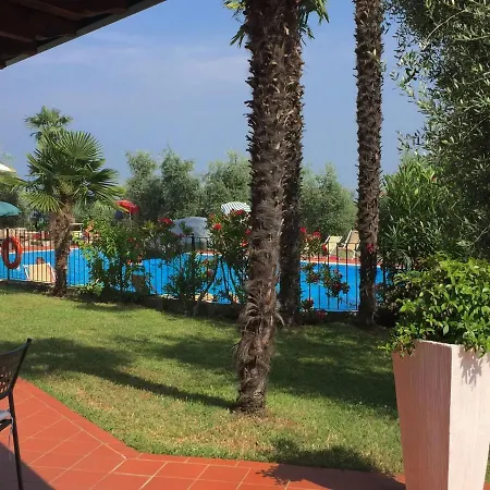 Comfortable Holiday Home In Soiano Del Lago With Lakeview