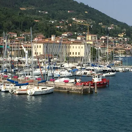 Comfortable Holiday Home In Soiano Del Lago With Lakeview Holiday home *