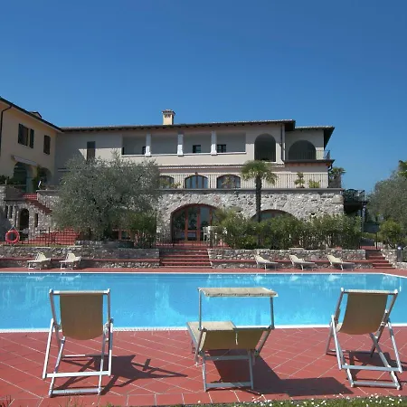 Holiday home Comfortable Holiday Home In Soiano Del Lago With Lakeview
